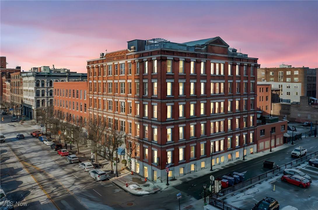 Cleveland, OH 44113,408 W Saint Clair AVE #317