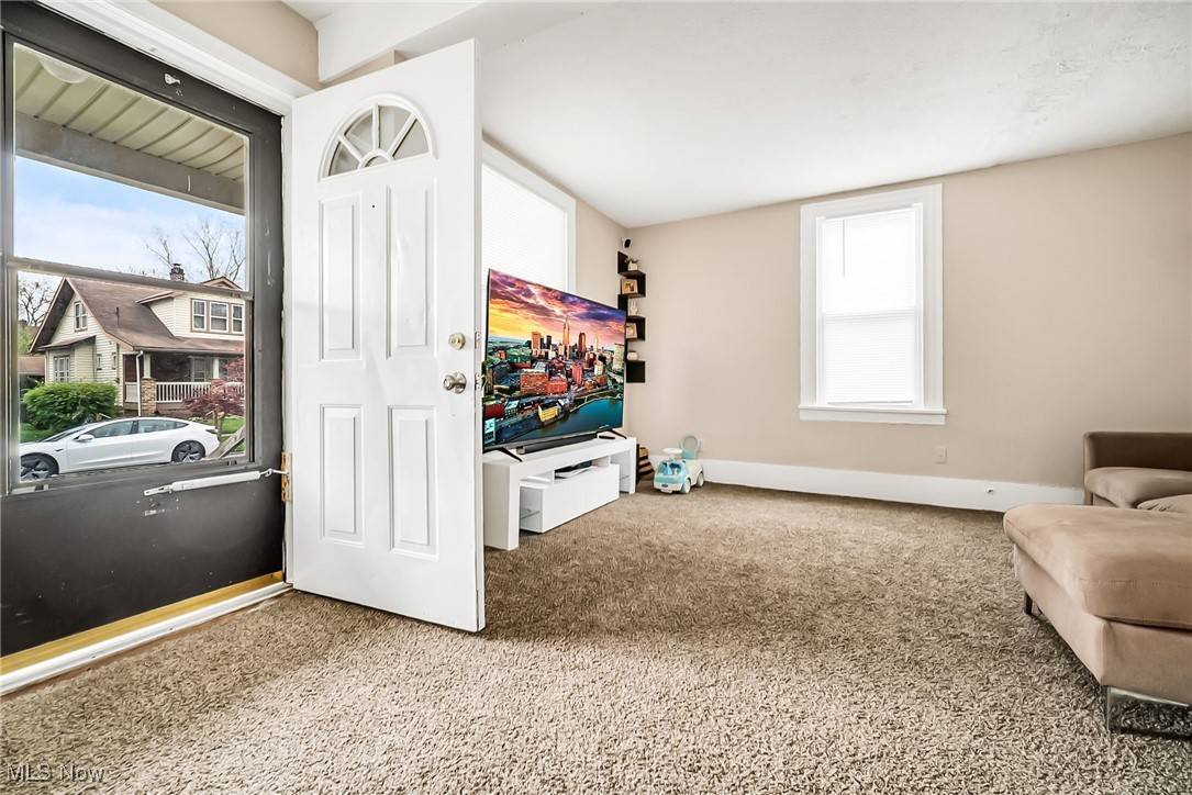 Lorain, OH 44052,723 E ST