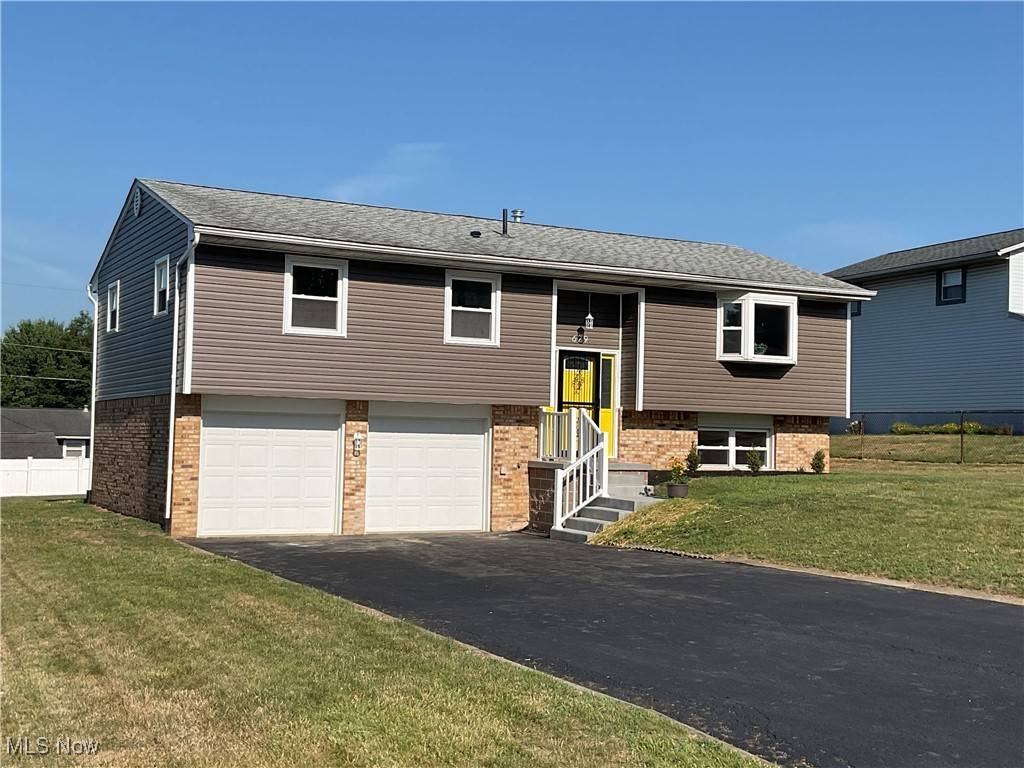 Canton, OH 44708,629 Meadowridge AVE NW