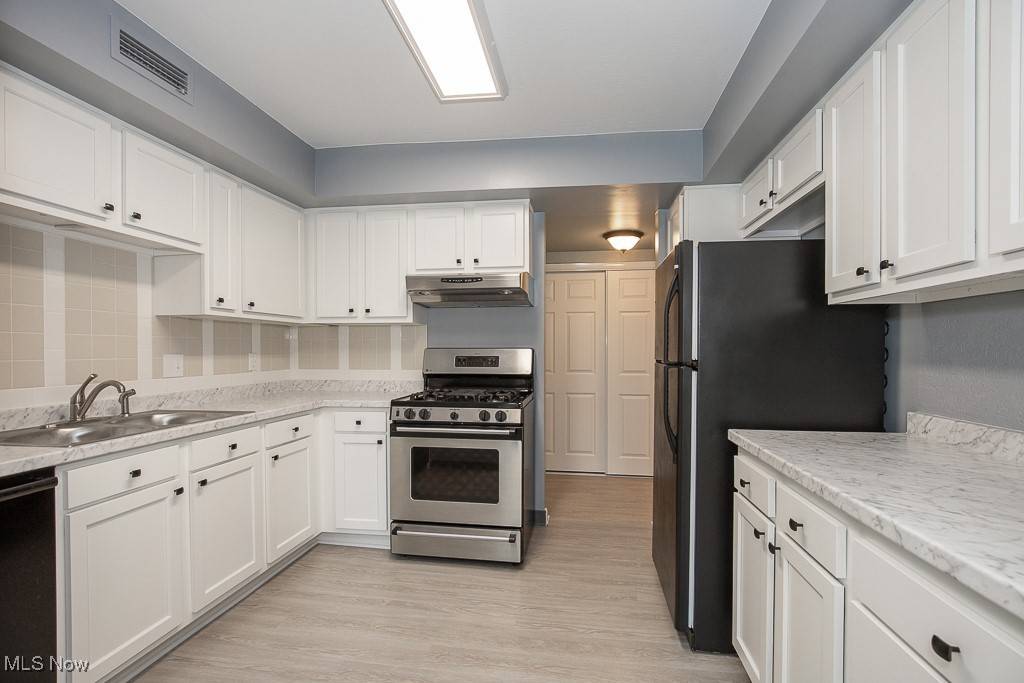 Sagamore Hills, OH 44067,6290 Greenwood Pkwy #403