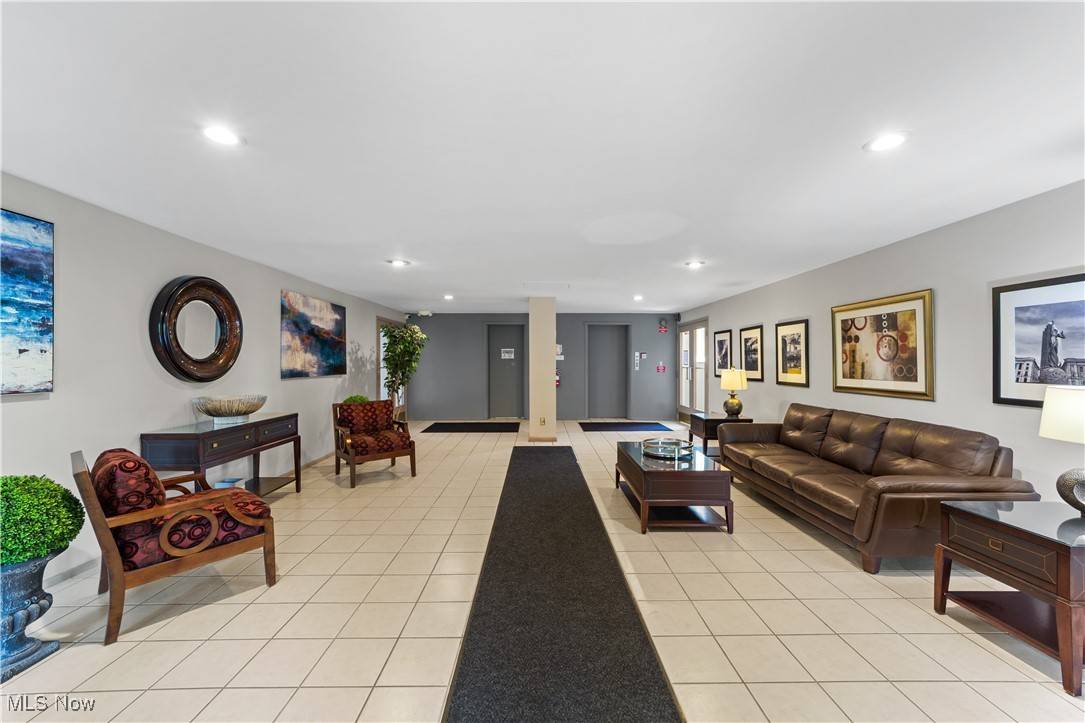 Shaker Heights, OH 44120,16100 Van Aken BLVD #205