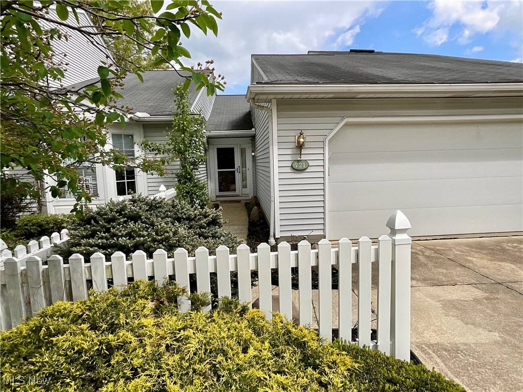 Akron, OH 44313,721 Winding WAY
