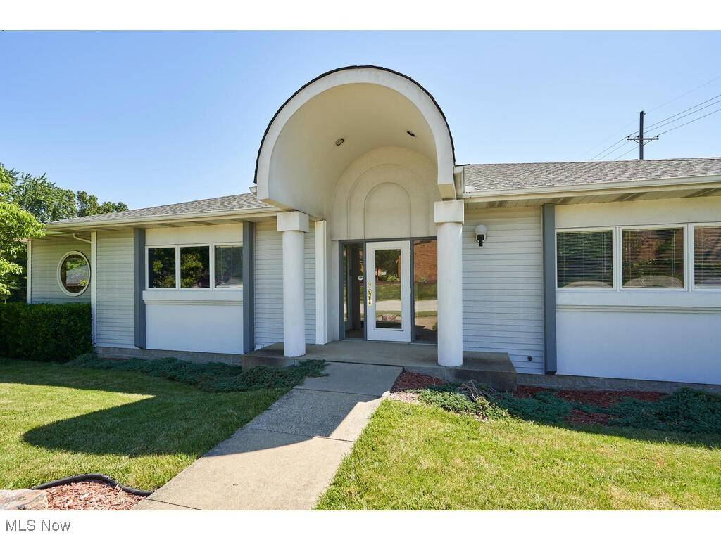 Cuyahoga Falls, OH 44221,727 Graham RD