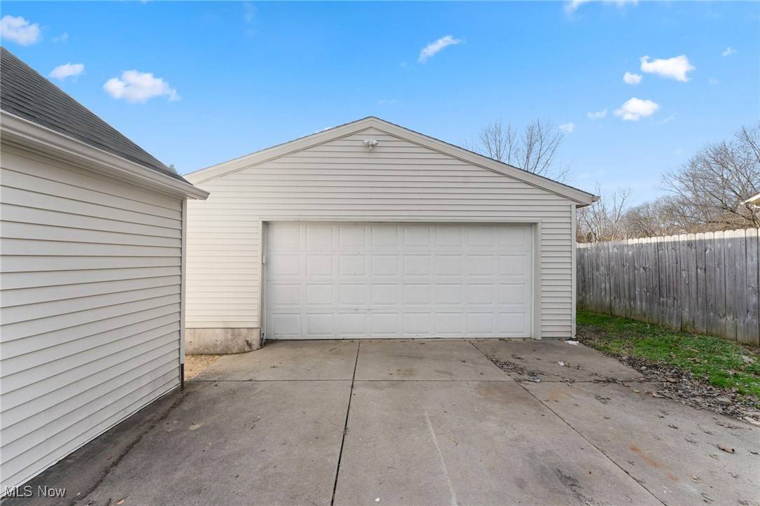 Akron, OH 44312,458 Edith AVE