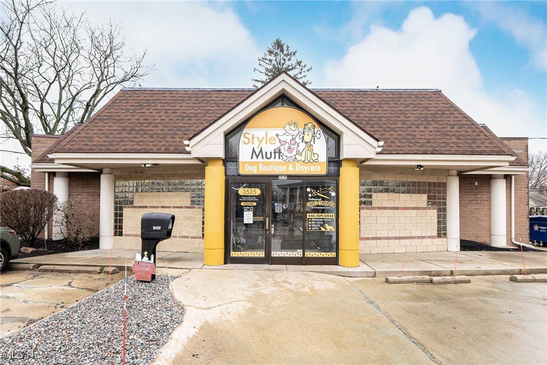 Cleveland, OH 44111,3525 Warren RD