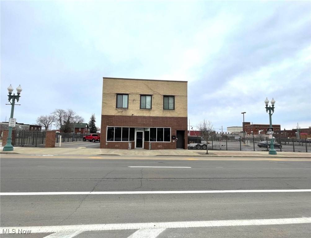 Canton, OH 44702,530 Walnut AVE NE