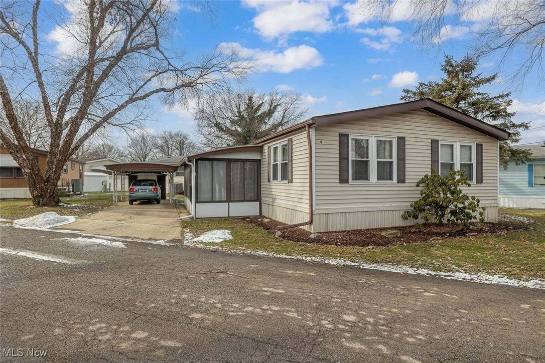 Olmsted Township, OH 44138,4 Birch LN