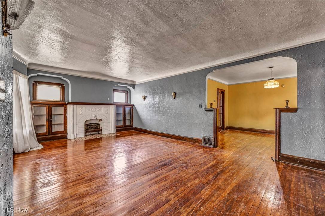 Cleveland, OH 44120,3740 E 147th ST
