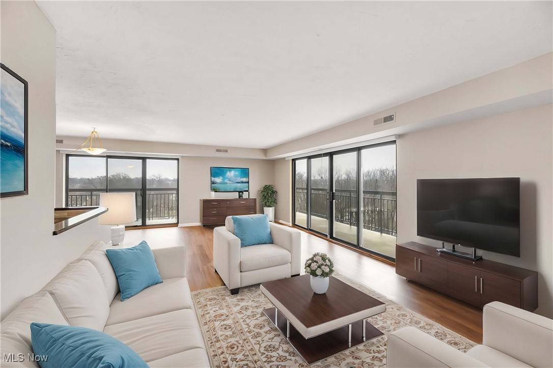 Lakewood, OH 44107,12550 Lake AVE #906