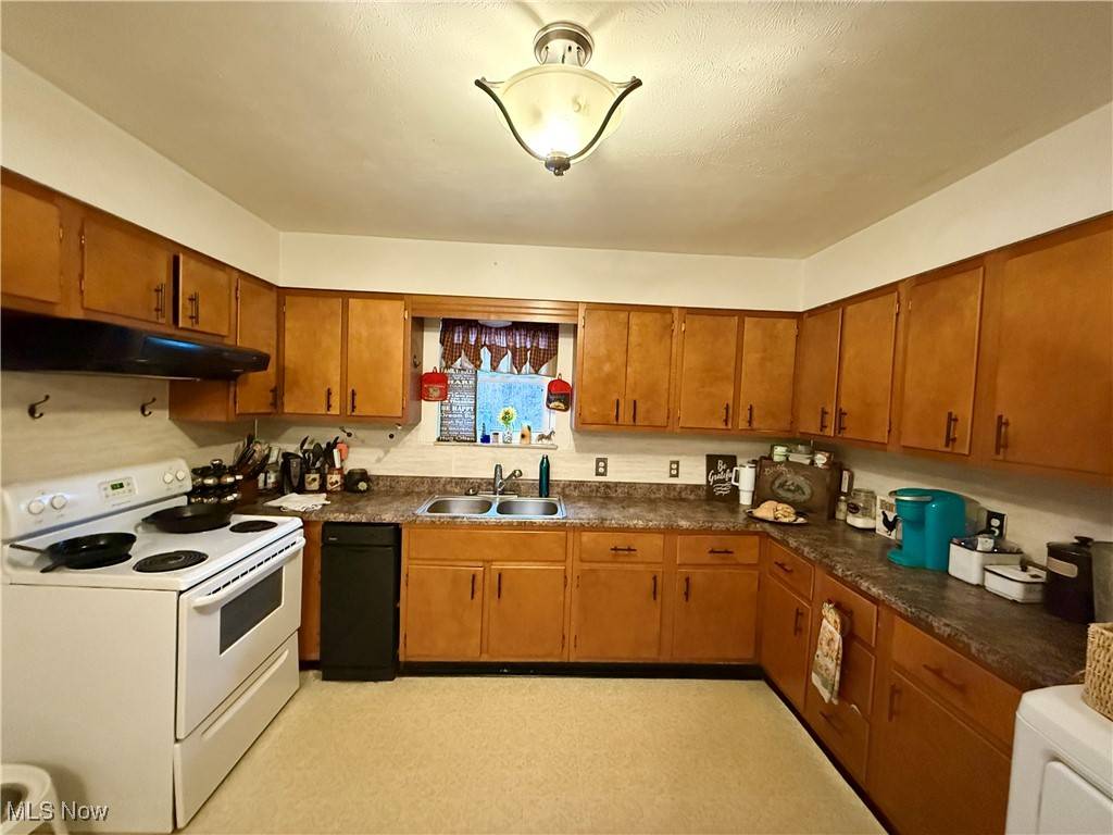 St Marys, WV 26170,1104 Maple ST