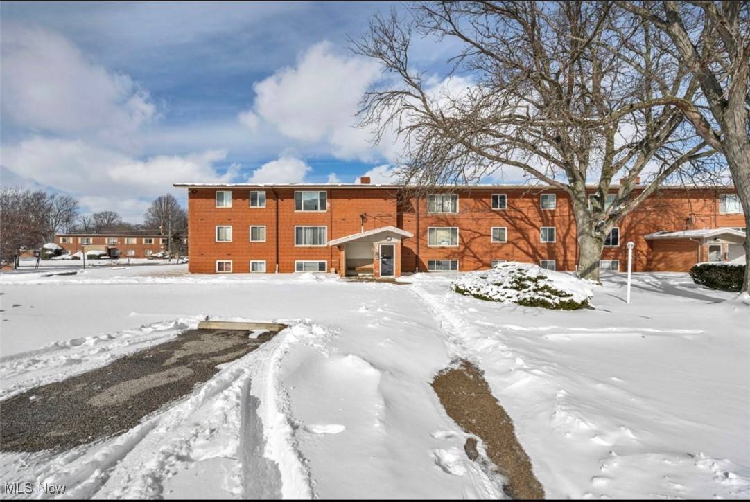 Rocky River, OH 44116,21999 River Oaks DR #F9