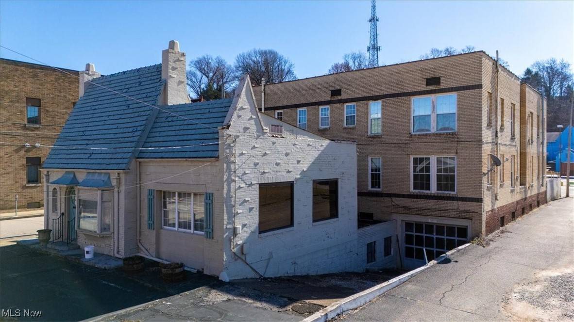 Parkersburg, WV 26101,926 Market ST
