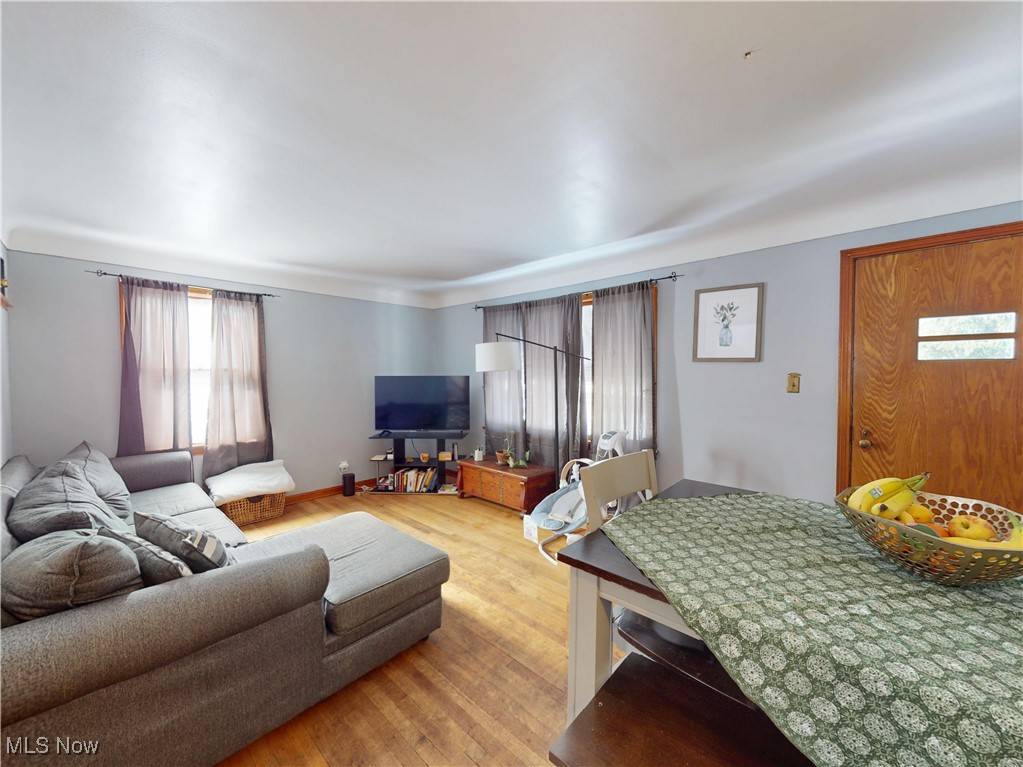 Richmond Heights, OH 44143,469 Richmond RD