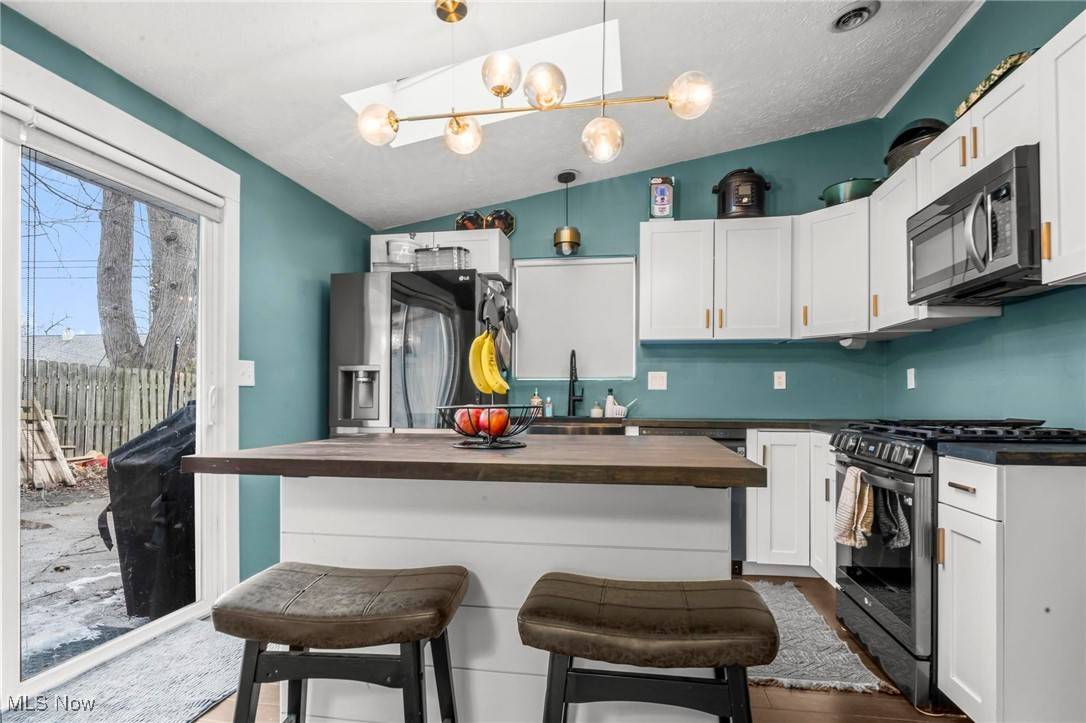 Sheffield Lake, OH 44054,4875 Redwood DR