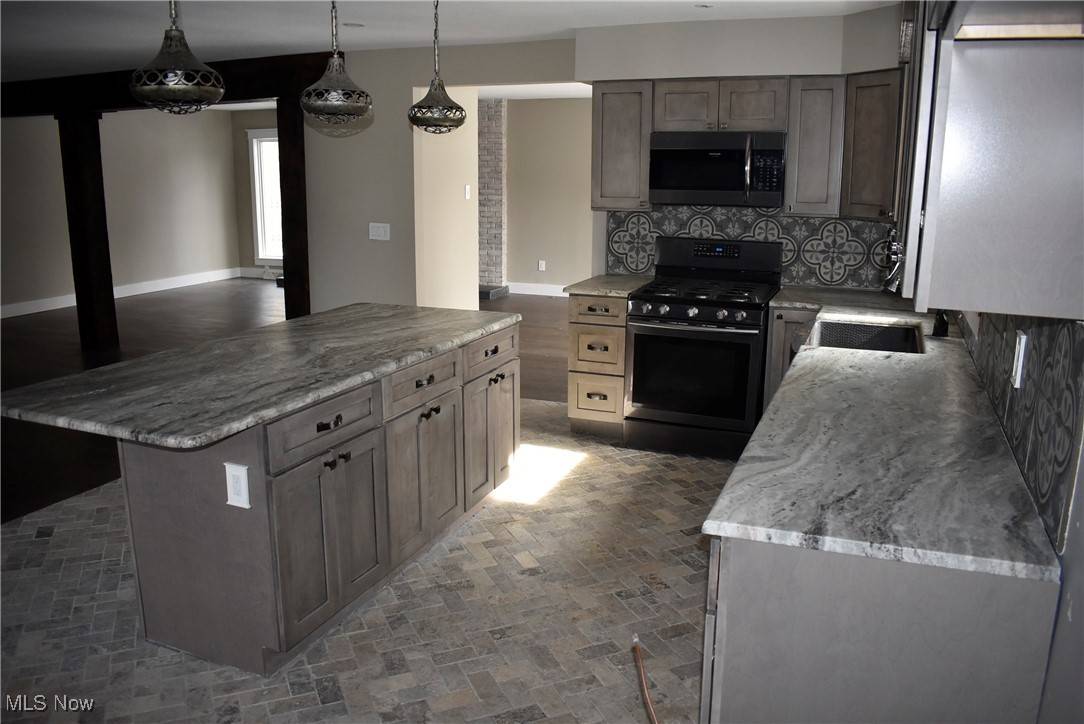 Cortland, OH 44410,2772 Tall Oak CIR