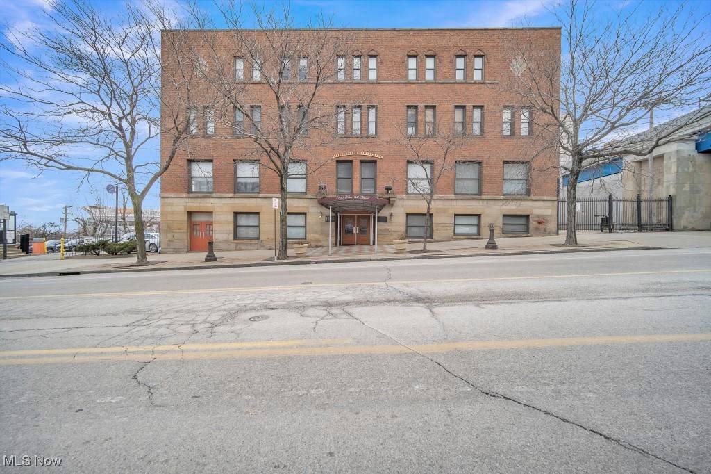 Cleveland, OH 44113,1133 W 9th ST #313
