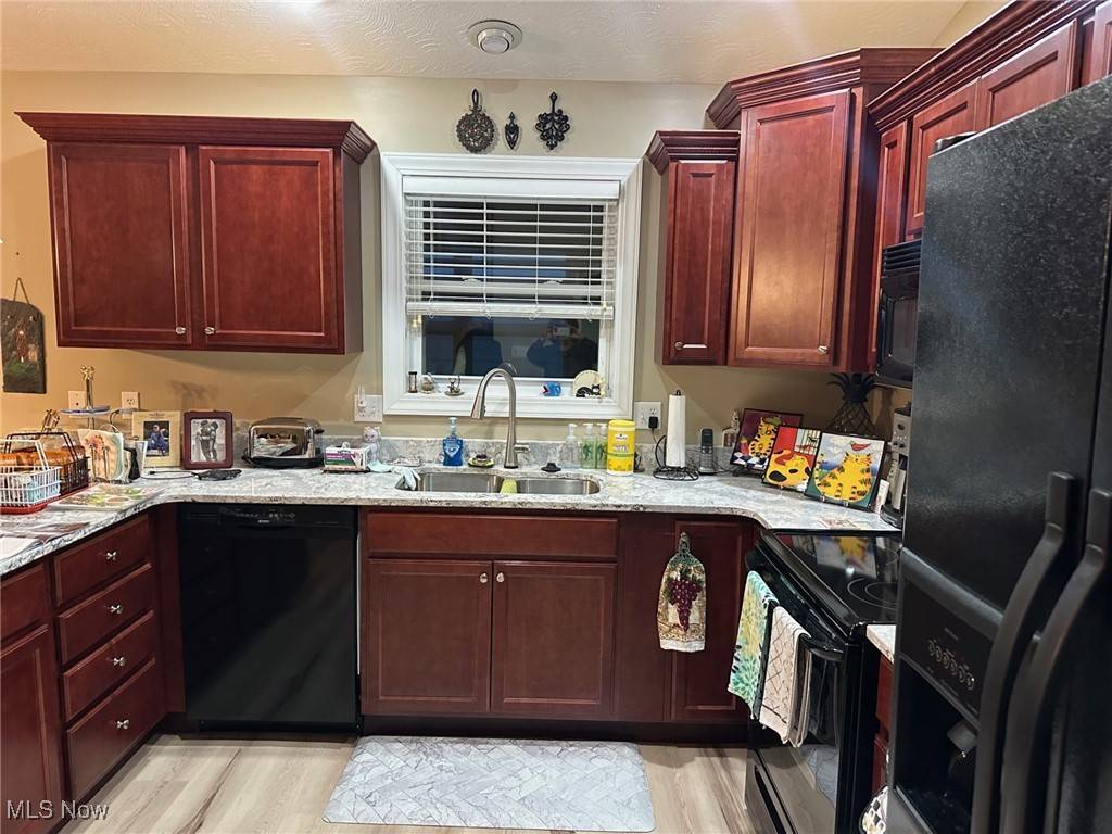 Belpre, OH 45714,706 Oak Tree Lane
