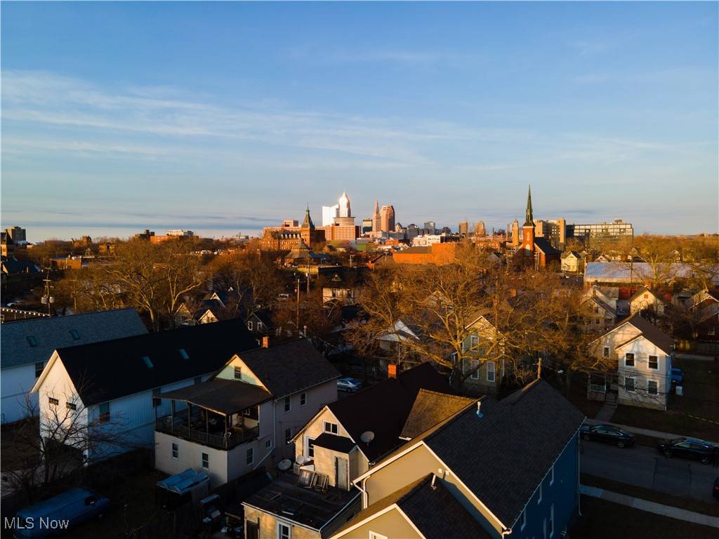 Cleveland, OH 44113,W 33rd ST