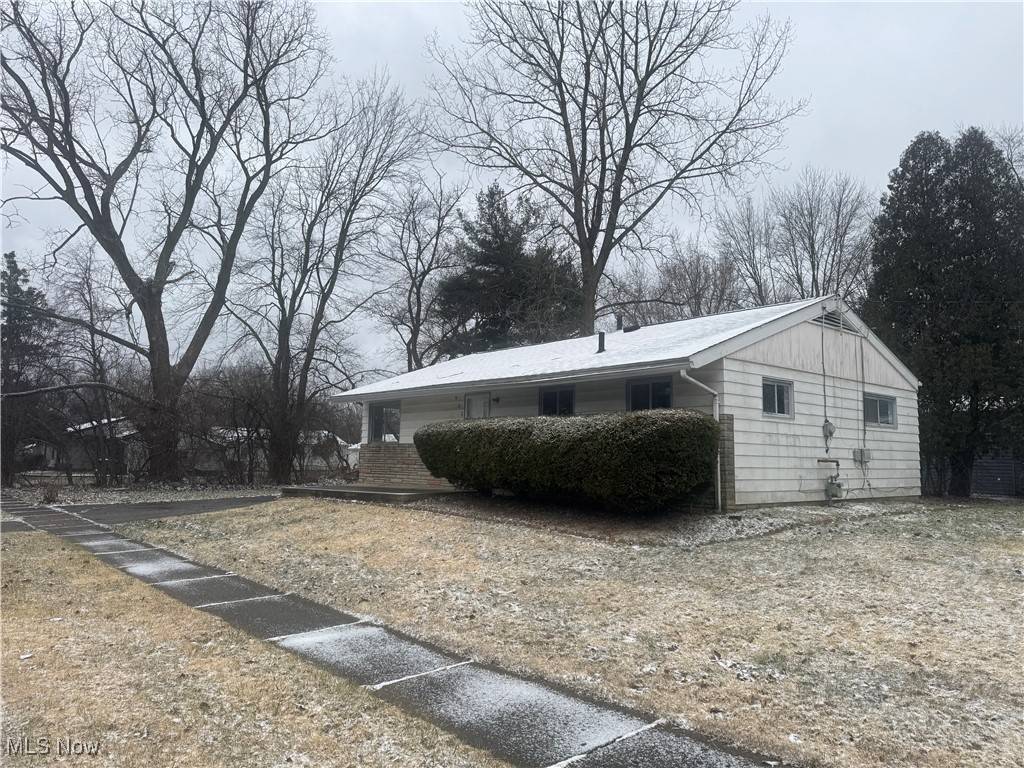 Akron, OH 44320,866 Warrington RD