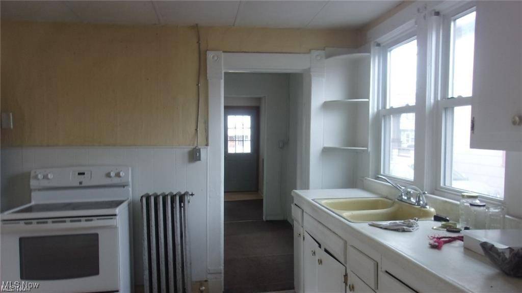 Ashtabula, OH 44004,910 E 15th ST