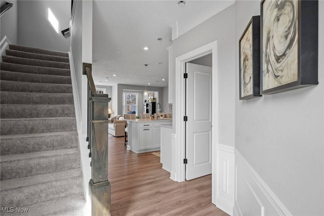Westlake, OH 44145,27870 Birchwood CT