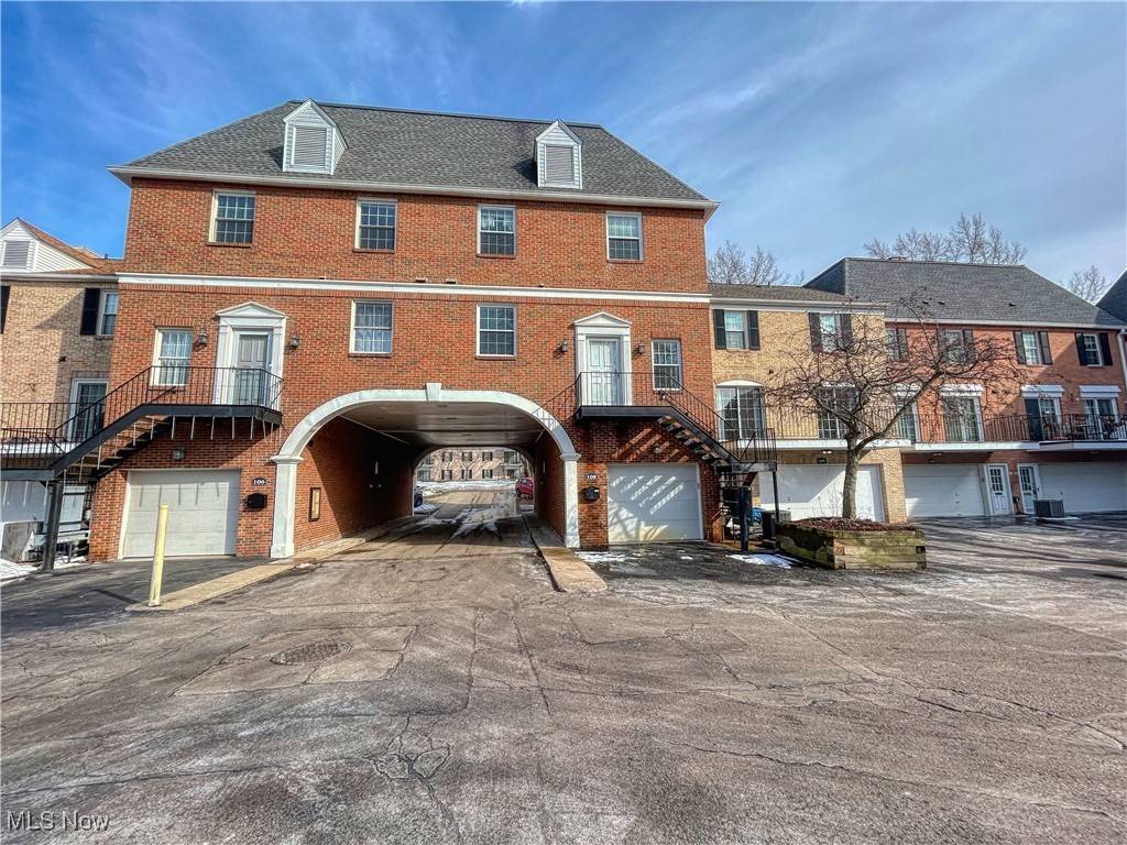 Westlake, OH 44145,2000 King James Pkwy #108
