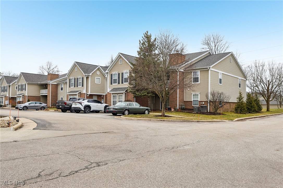 Fairlawn, OH 44333,3317 Lenox Village DR #229