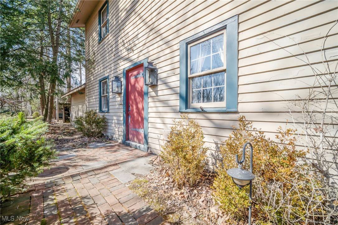 Strongsville, OH 44136,18060 Falling Leaves RD