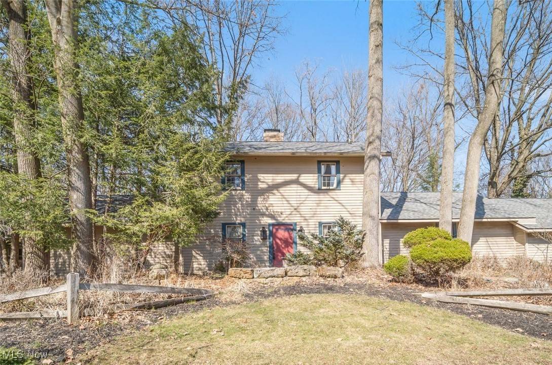 Strongsville, OH 44136,18060 Falling Leaves RD