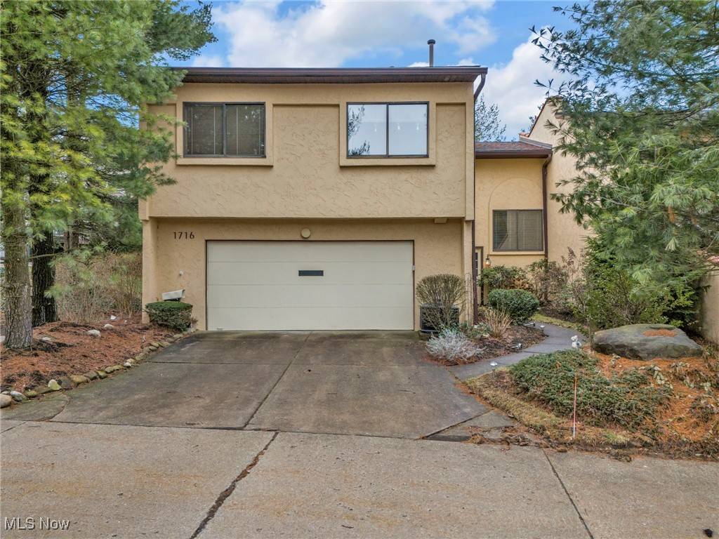Akron, OH 44313,1716 Brookwood DR