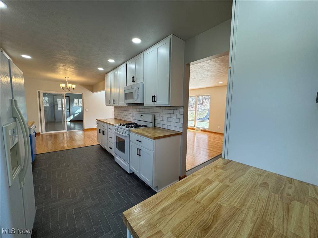 Belpre, OH 45714,943 Pine ST