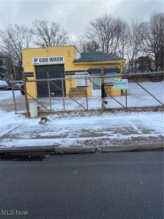 Akron, OH 44301,1379 S Main ST