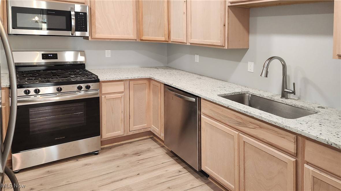 Berea, OH 44017,223 Maplelawn DR