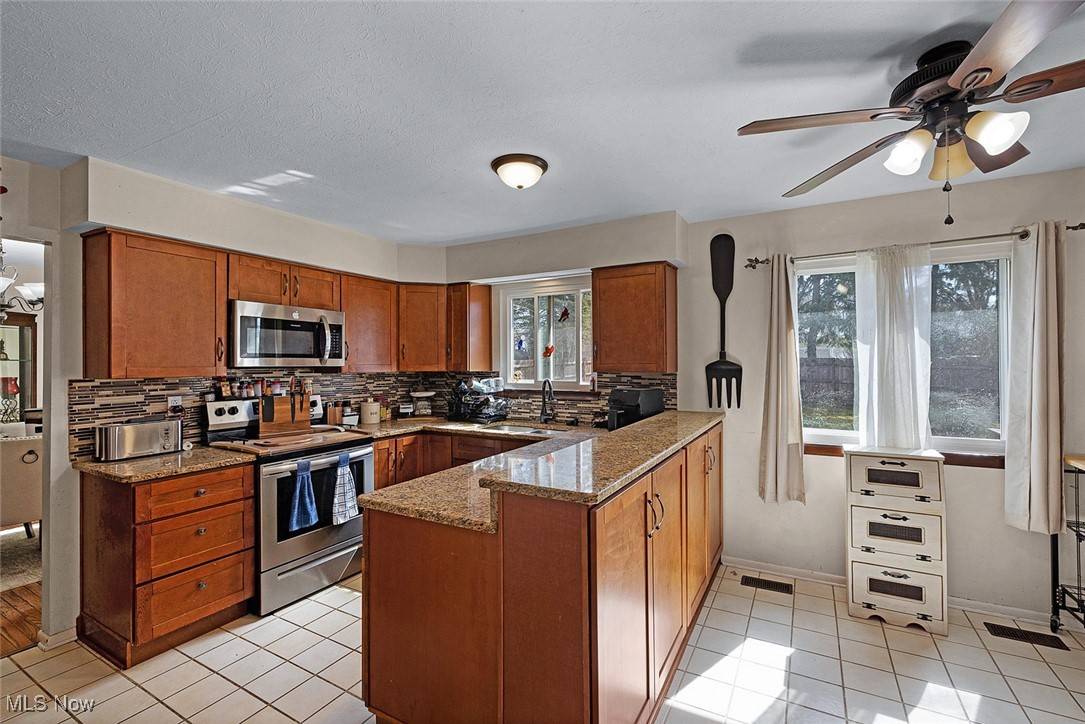 Strongsville, OH 44136,16507 S Red Rock DR