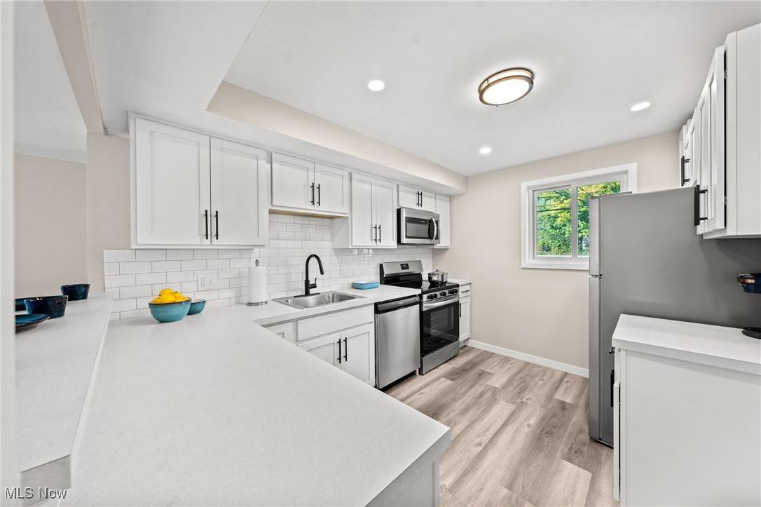 Rocky River, OH 44116,21044 Southbend DR #2