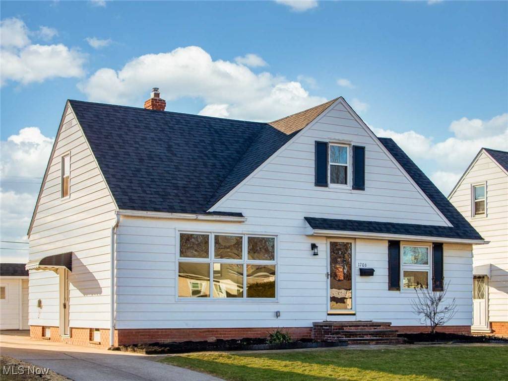 Mayfield Heights, OH 44124,1706 Hawthorne DR