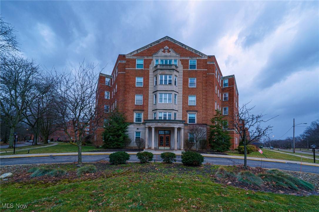 Shaker Heights, OH 44120,13800 Fairhill RD #101