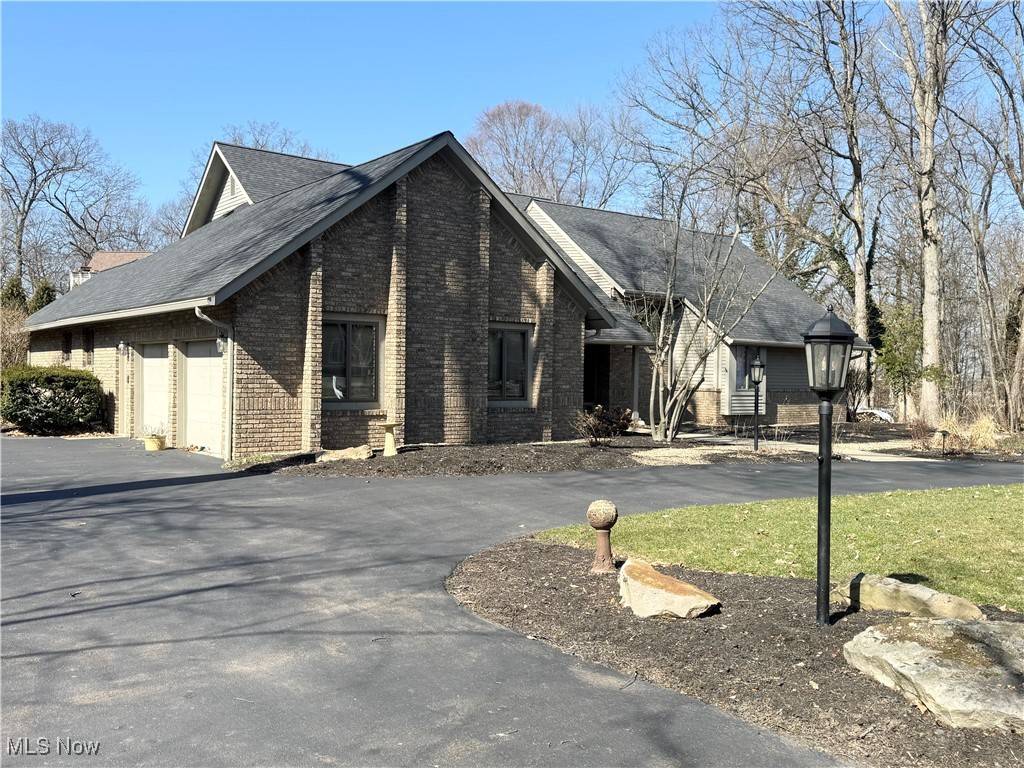 Warren, OH 44484,244 Hunters Hollow