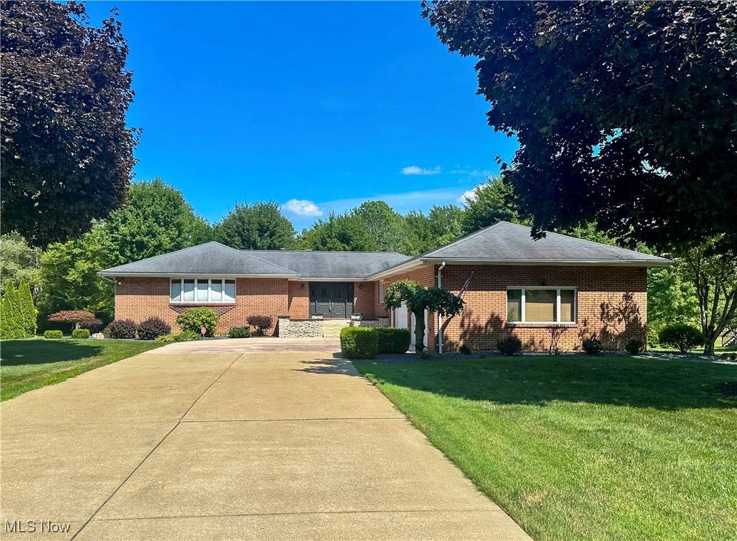 Brookfield, OH 44403,365 Sunset DR