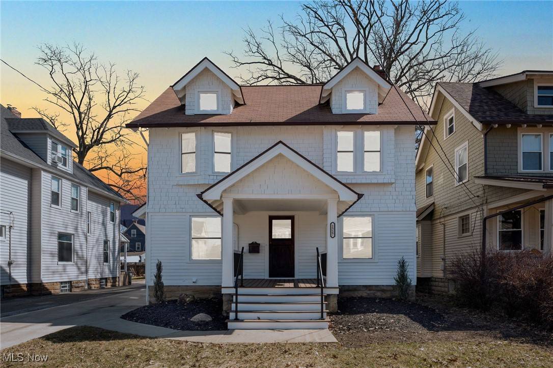 Lakewood, OH 44107,1527 Mars AVE