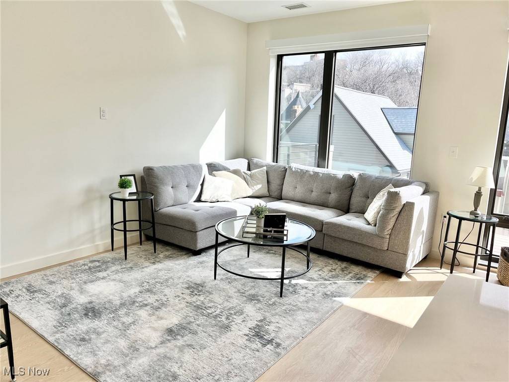 Cleveland, OH 44106,2189 Cornell RD #209