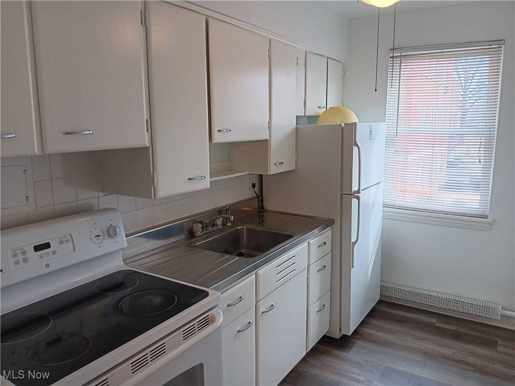 South Euclid, OH 44118,13781 Cedar RD #203