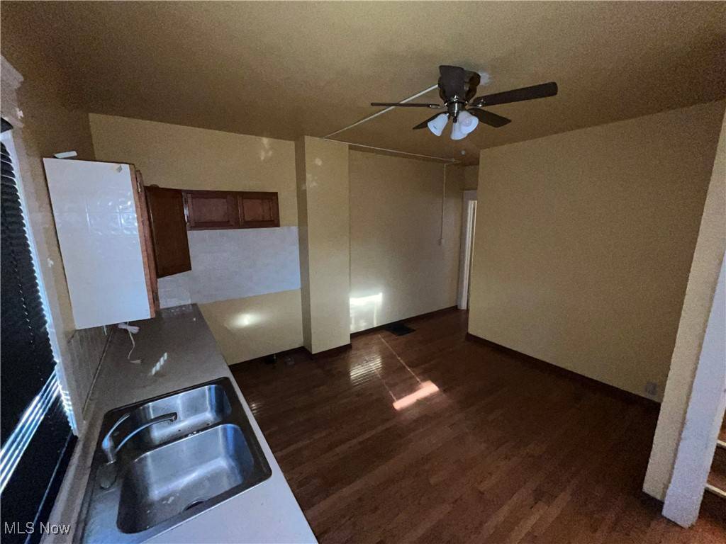 Cleveland, OH 44108,10538 Helena AVE