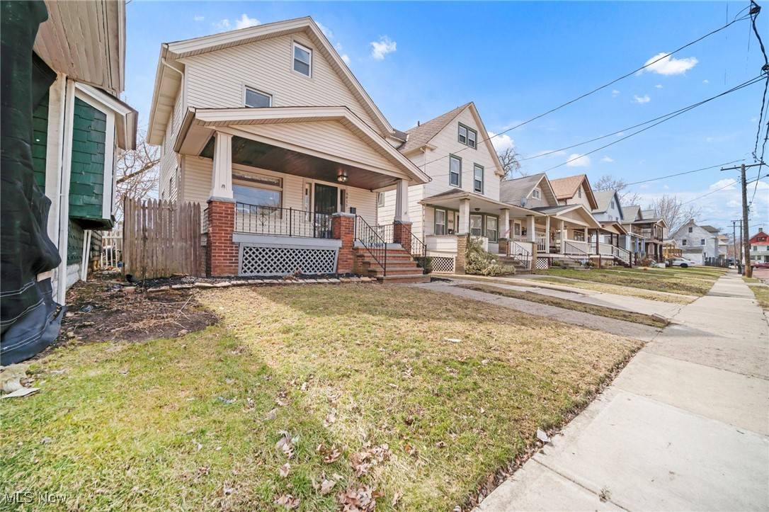 Cleveland, OH 44102,9815 Zimmer AVE