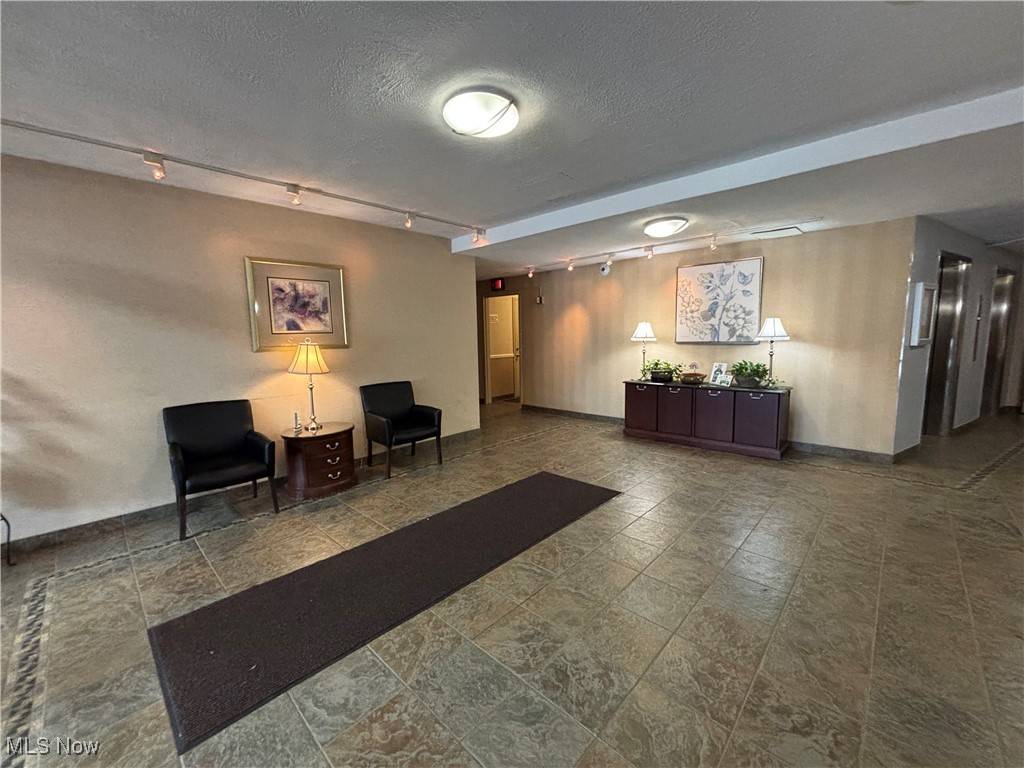 Lakewood, OH 44107,11850 Edgewater DR #522