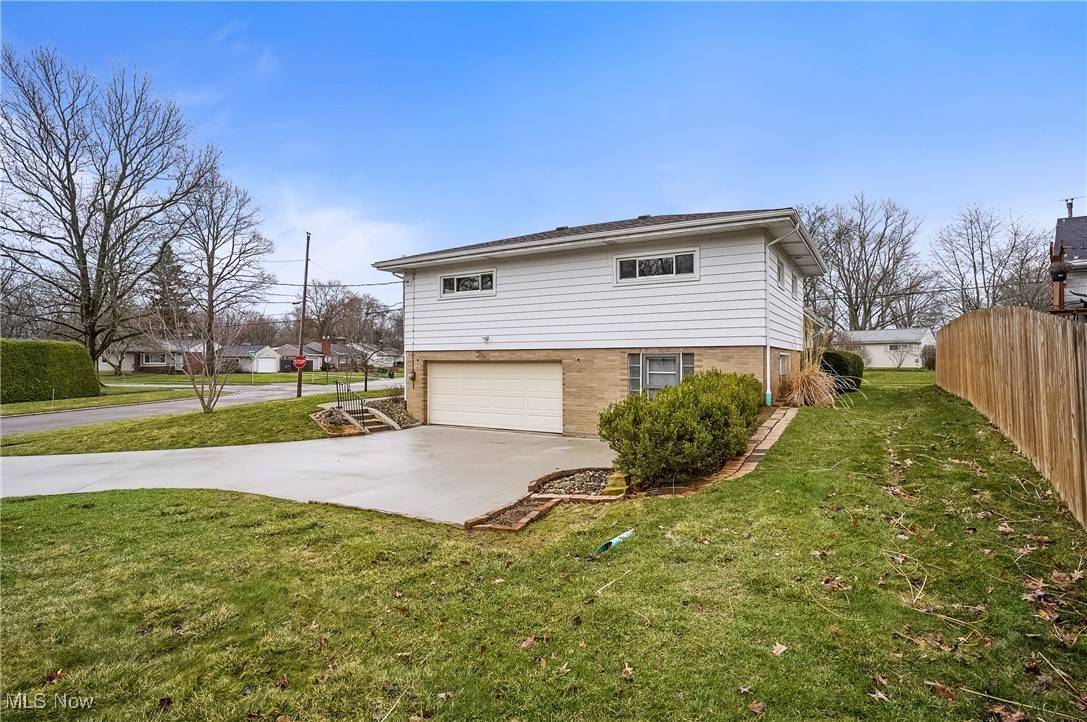 Akron, OH 44333,396 Sandhurst RD