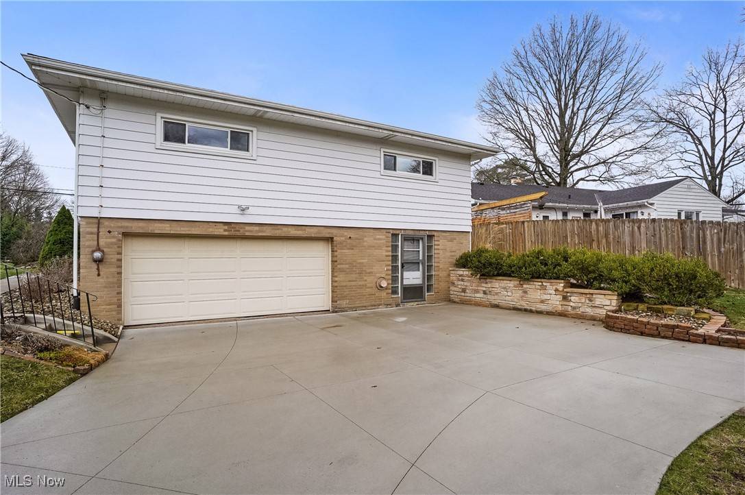 Akron, OH 44333,396 Sandhurst RD