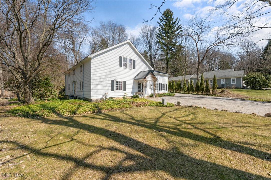 Chagrin Falls, OH 44023,7428 Chagrin RD