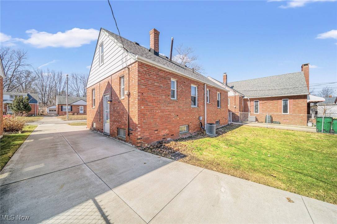 Willowick, OH 44095,259 E 322nd ST