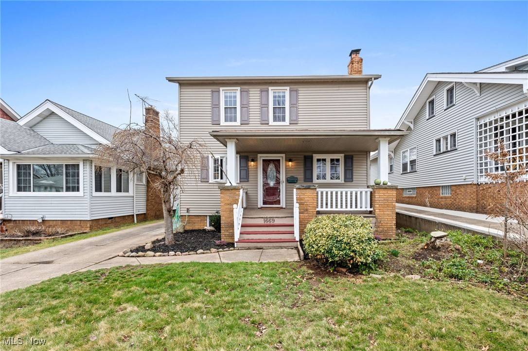 Lakewood, OH 44107,1669 Chesterland AVE